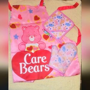 Care Bears Pink love-alot Apron and pot holder Set